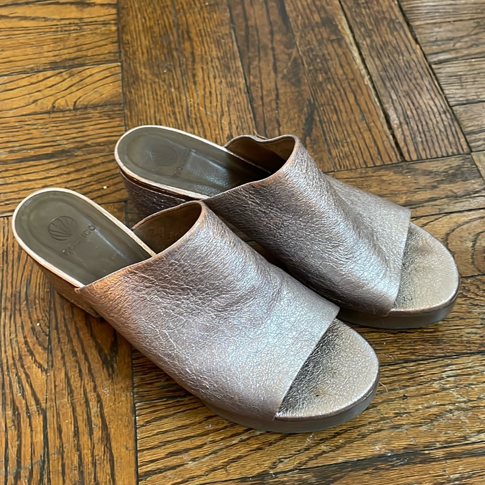 COCLICO Metallic Heeled Sandal